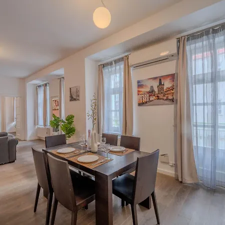 Centre Retreat Aparthotel 4*