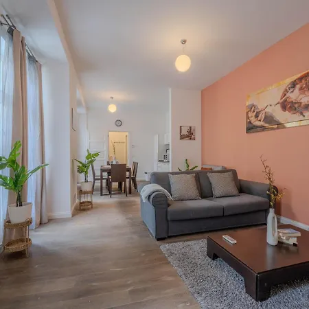 Centre Retreat Aparthotel 4*