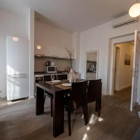 Centre Retreat Aparthotel 4*