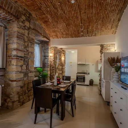 Centre Retreat Ξενοδοχείο με διαμερίσματα 4*